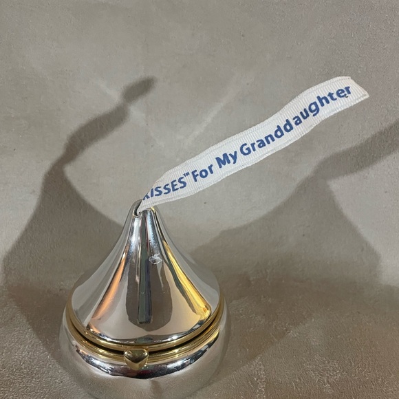 Kisses Jewelry Box - Picture 4 of 8